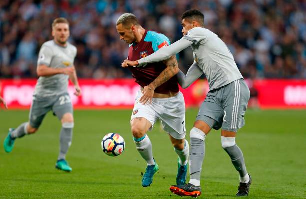 更因背负着 更因背负着